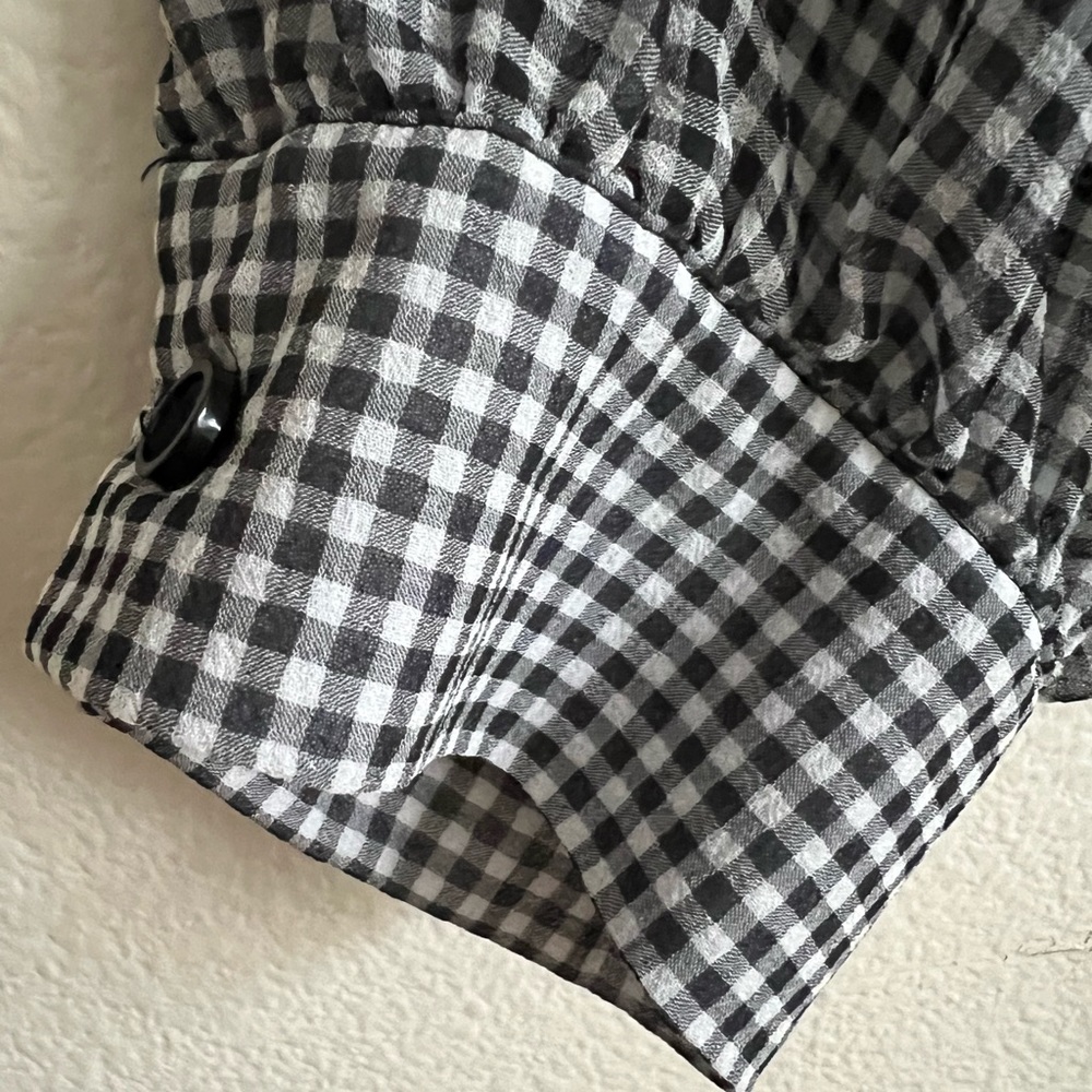 Black And White Blouse Who What Wear Mid Length Sleeve Ruffled Neckline Size L - Picture 9 of 11